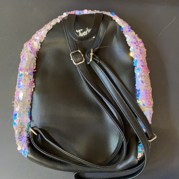 Small kids Mini backpack. Monogram “A”. Sequins flippy design. Multiple pockets - Picture 2 of 3